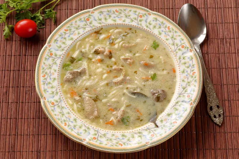 Soupe de poulet bulgare à l'estragon